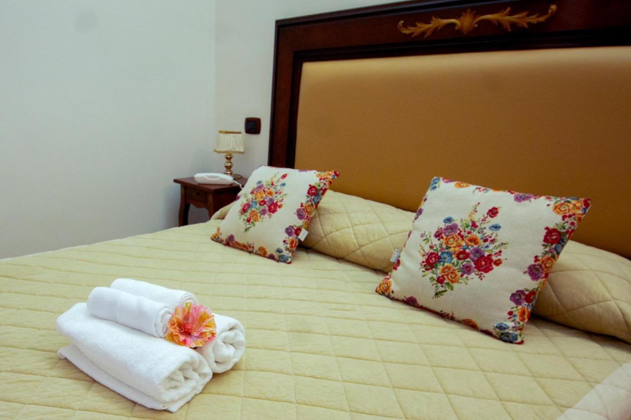 Hotel Lanfipe Palace Наполи Екстериор снимка
